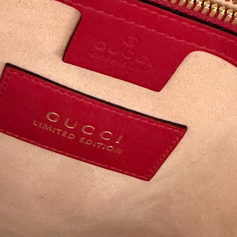 An authentic limited edition Gucci Backpack w/match wallet never used preowned - Picture 12 of 15